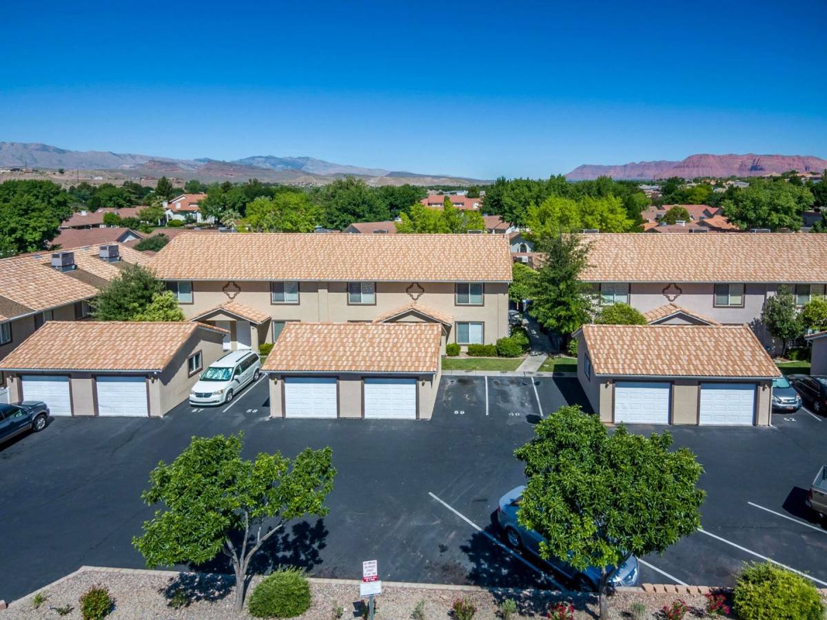Townhouse for rent at 1301 W Indian Hills Dr, Saint George, UT 84770