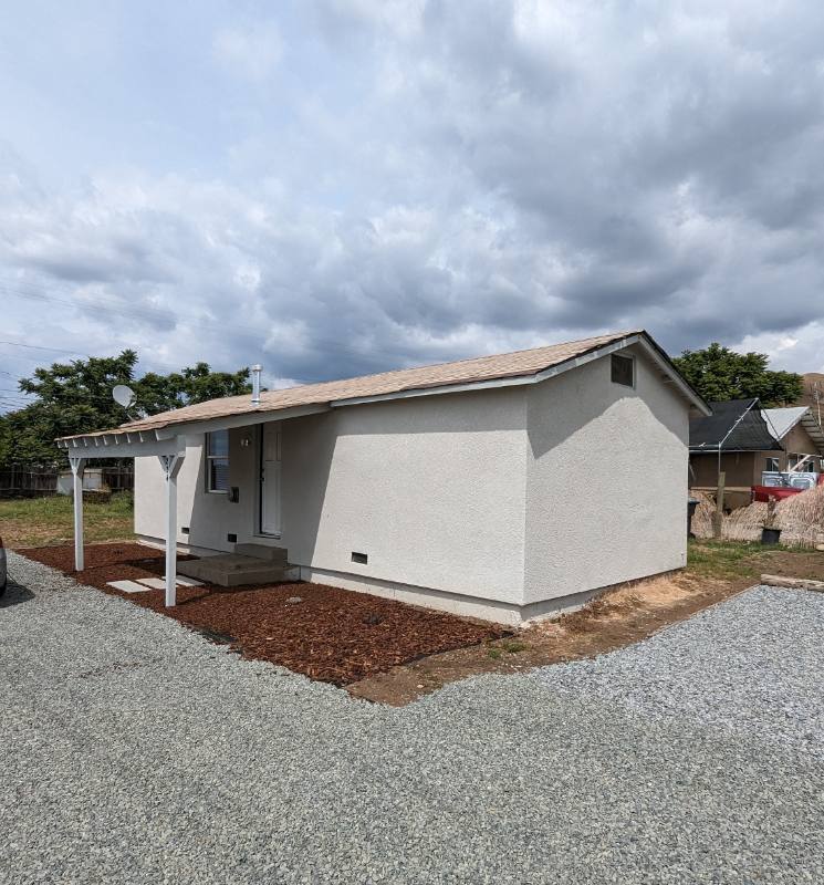 House for rent at 834 S Spruce Rd, Exeter, CA 93221