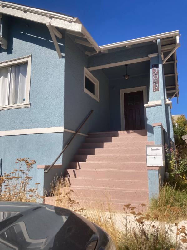 House for rent at 305 Hanover Ave, Oakland, CA 94606