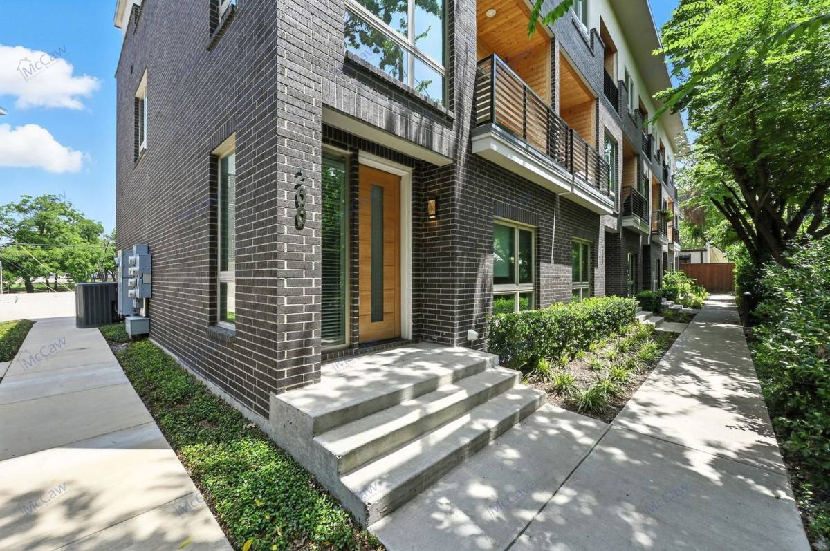 Apartment for rent at 2620 Valley View Lane #200, Dallas, TX 75234