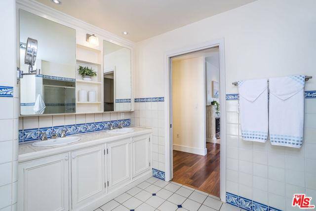941 N Norman Place, Los Angeles, CA 90049