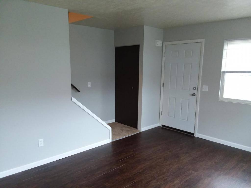 Townhouse for rent at 2115 Kenyon St, Louisville, OH 44641