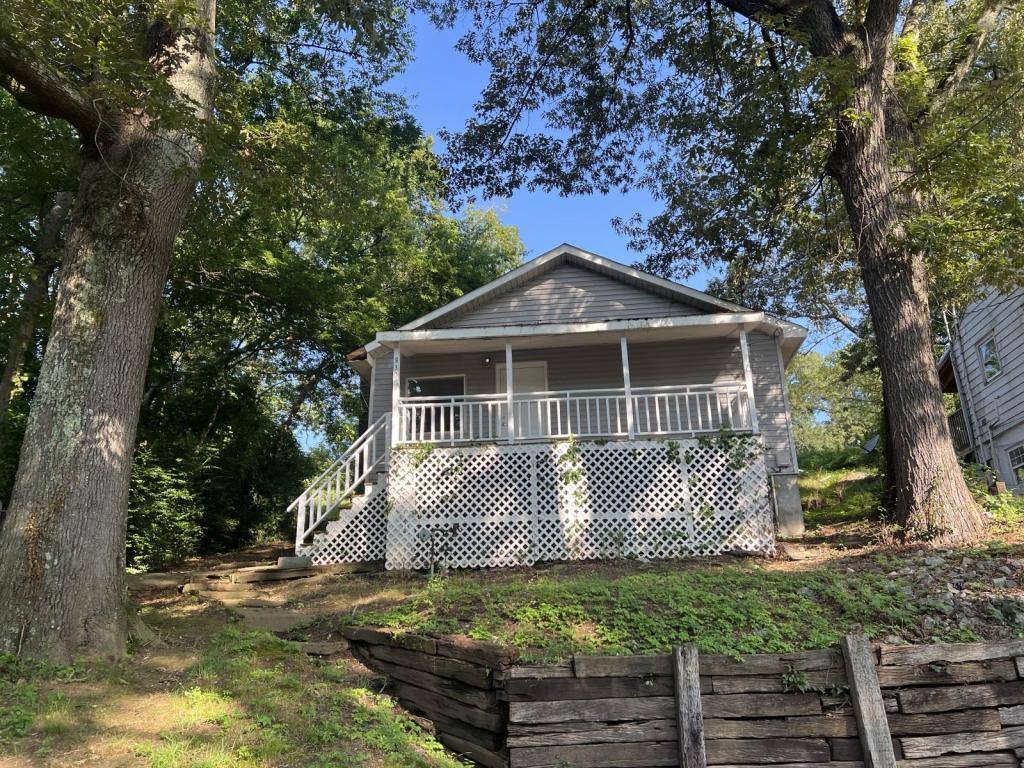 House for rent at 830 Carlisle Ave, Guntersville, AL 35976