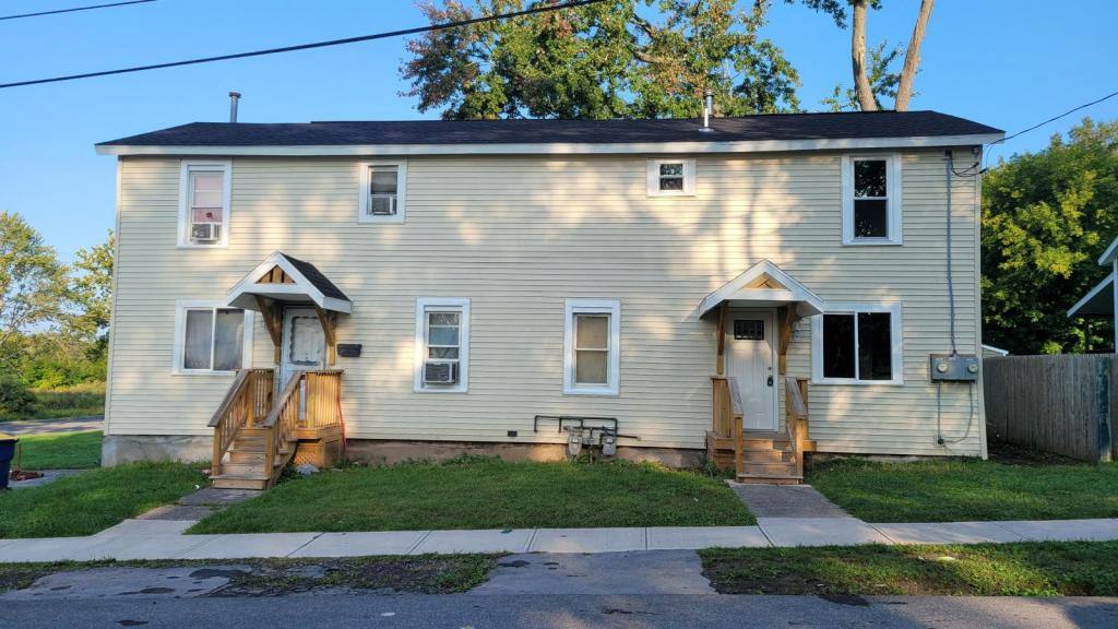 Townhouse for rent at 12-14 Tabor St, Baldwinsville, NY 13027