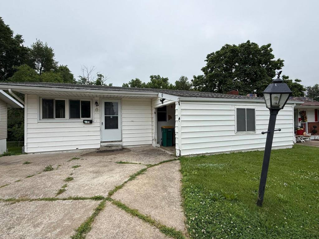 House for rent at 723 Shepley Dr, Saint Louis, MO 63137
