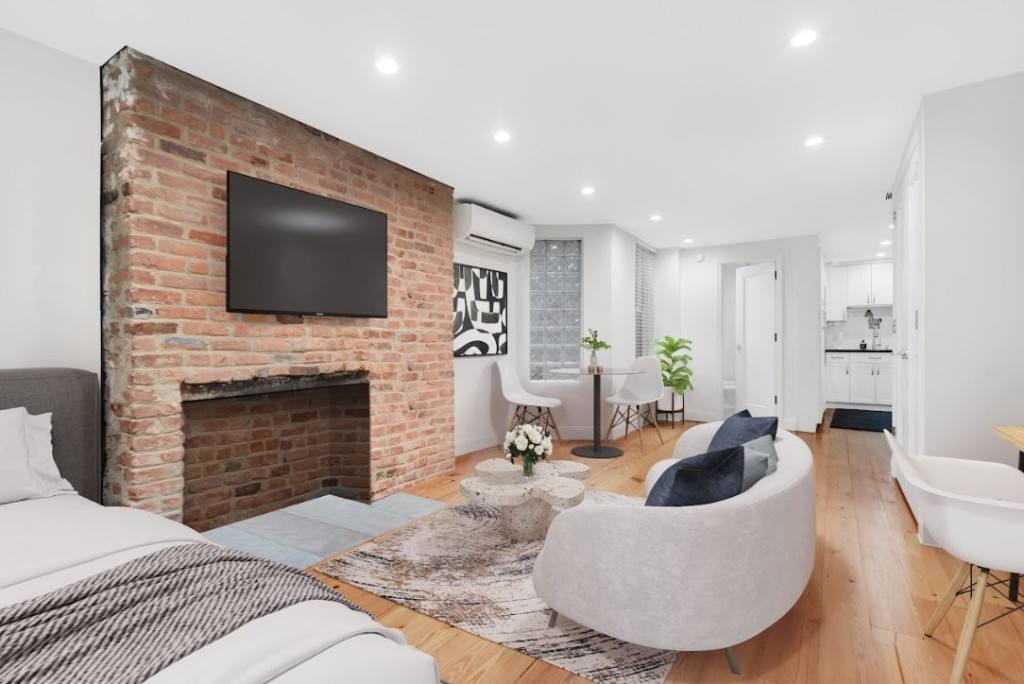 Townhouse for rent at 198 W 10th St #1, New York, NY 10014