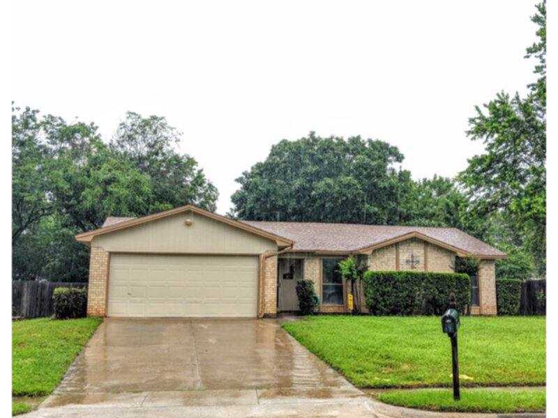 House for rent at 2813 Cummings Dr, Bedford, TX 76021