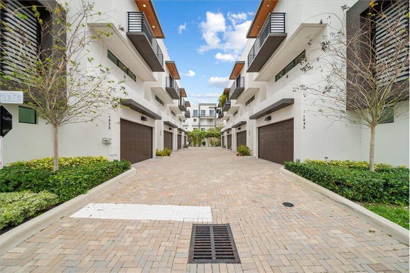 Townhouse for rent at 1054 N Victoria Park Rd, Fort Lauderdale, FL 33304