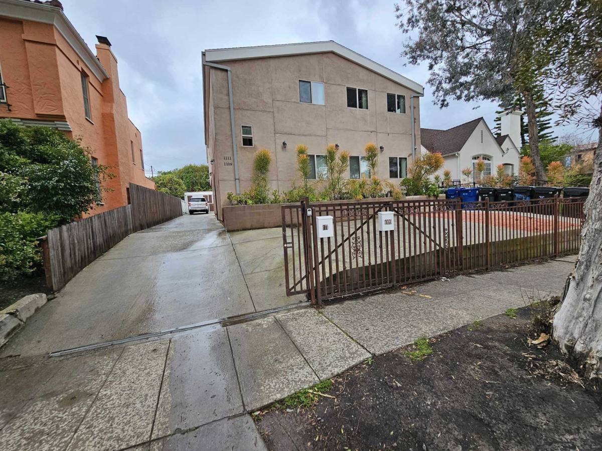 Apartment for rent at 1121 S La Peer Dr #UP, Los Angeles, CA 90035