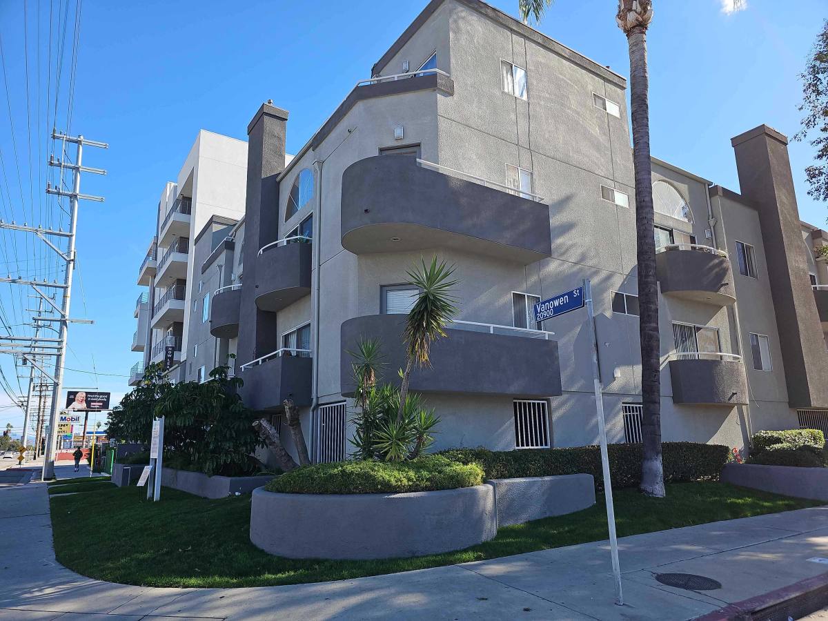 Apartment for rent at 20964 Vanowen St #106, Canoga Park, CA 91303