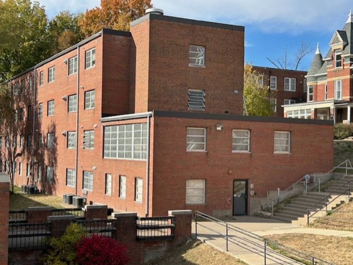 Apartment for rent at 1607 W 12th St, Davenport, IA 52804