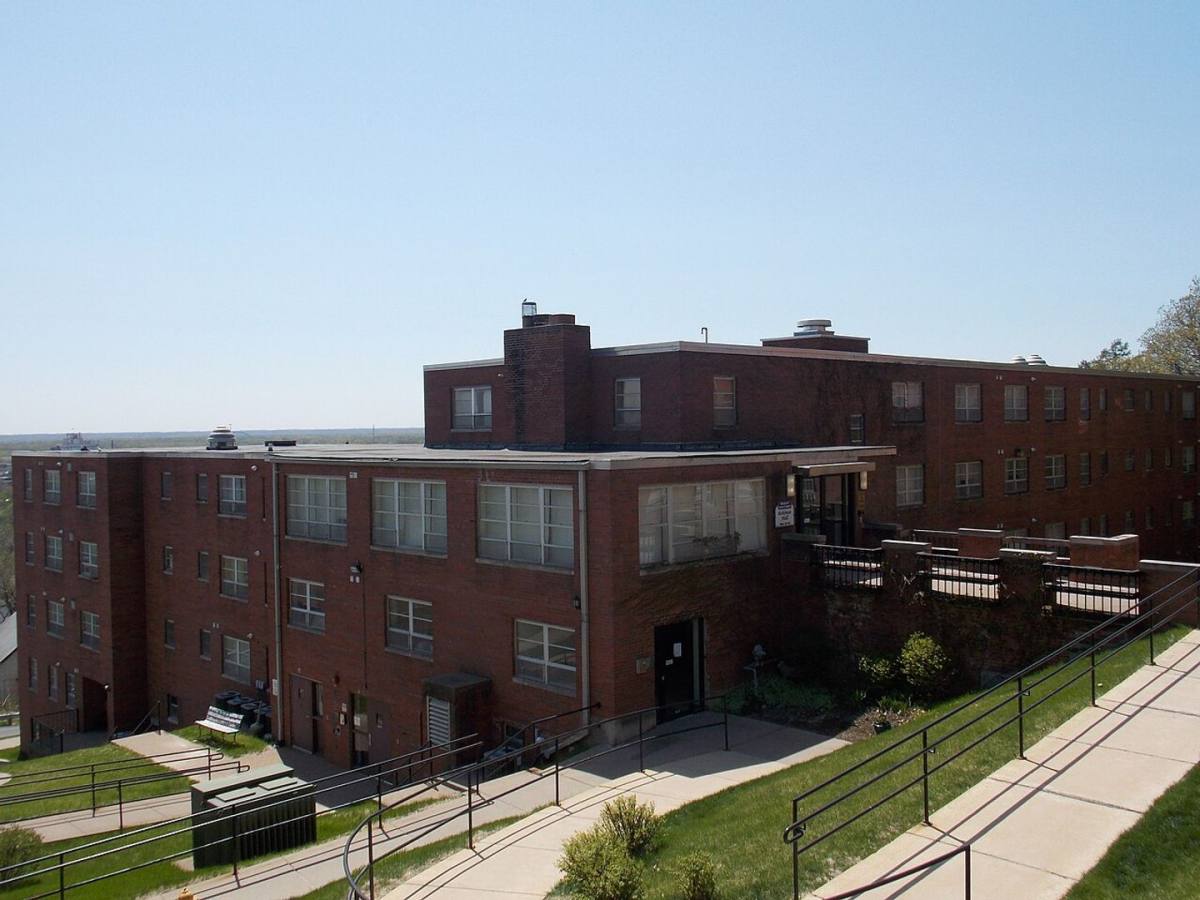 Apartment for rent at 1607 W 12th St, Davenport, IA 52804