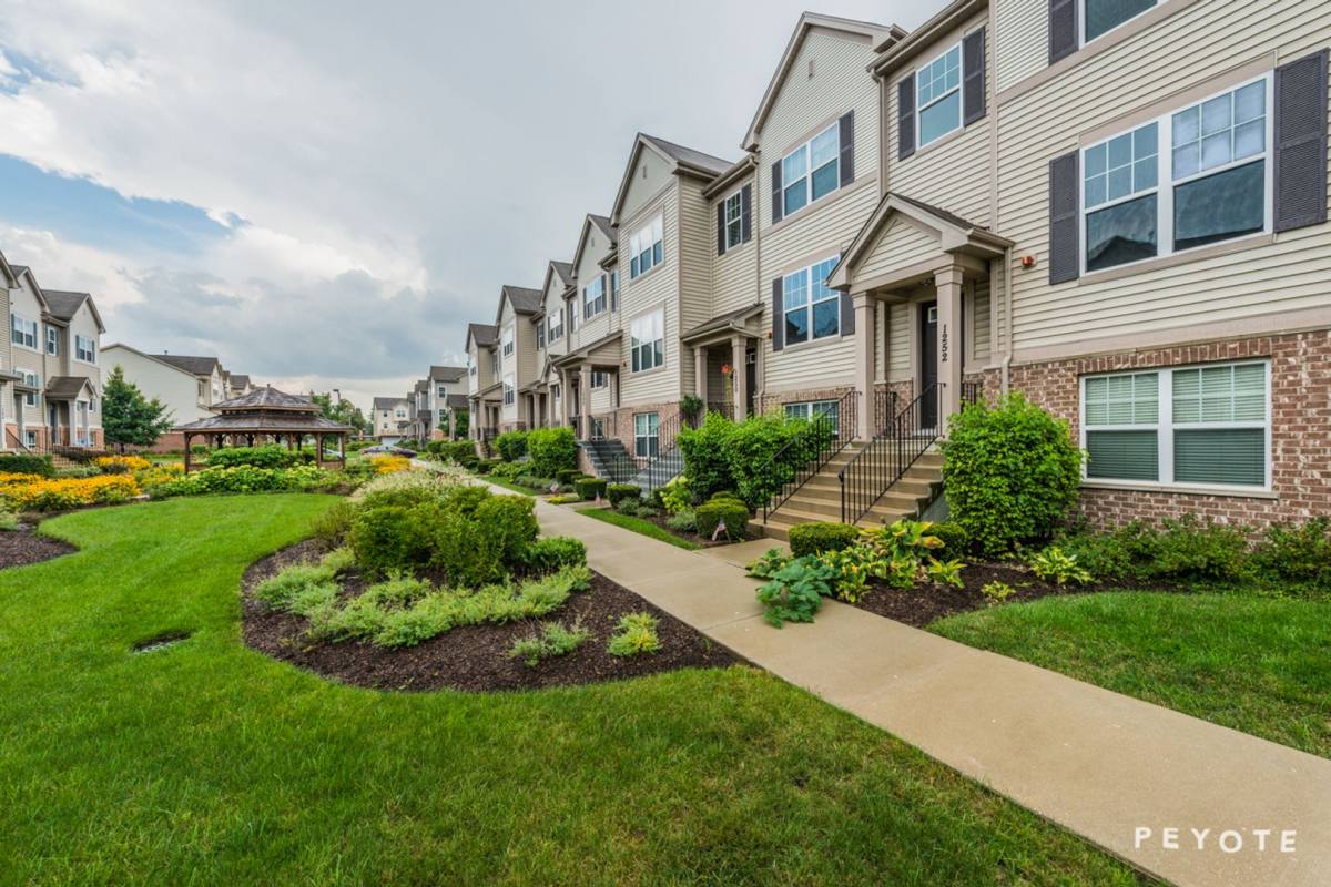 Townhouse for rent at 1252 Evergreen Ave, Des Plaines, IL 60016