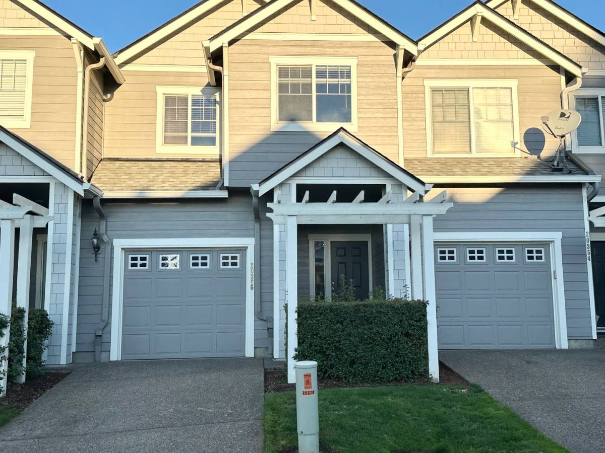 Townhouse for rent at 20366 Hoodview Ave, West Linn, OR 97068
