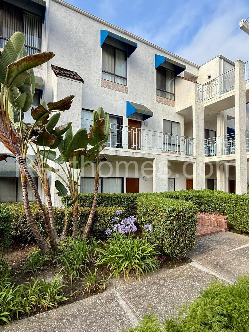 Condo for rent at 8320 Regents Rd, San Diego, CA 92122
