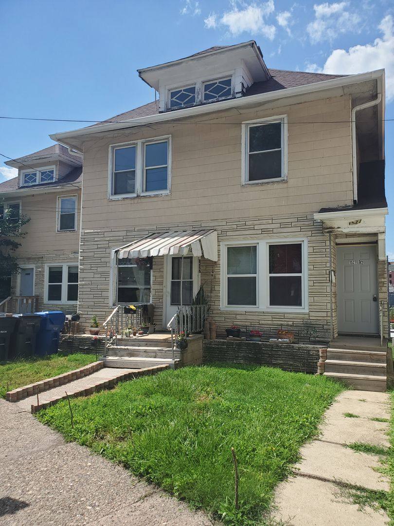 Apartment for rent at 1525 1527 8th Ave, Moline, IL 61265