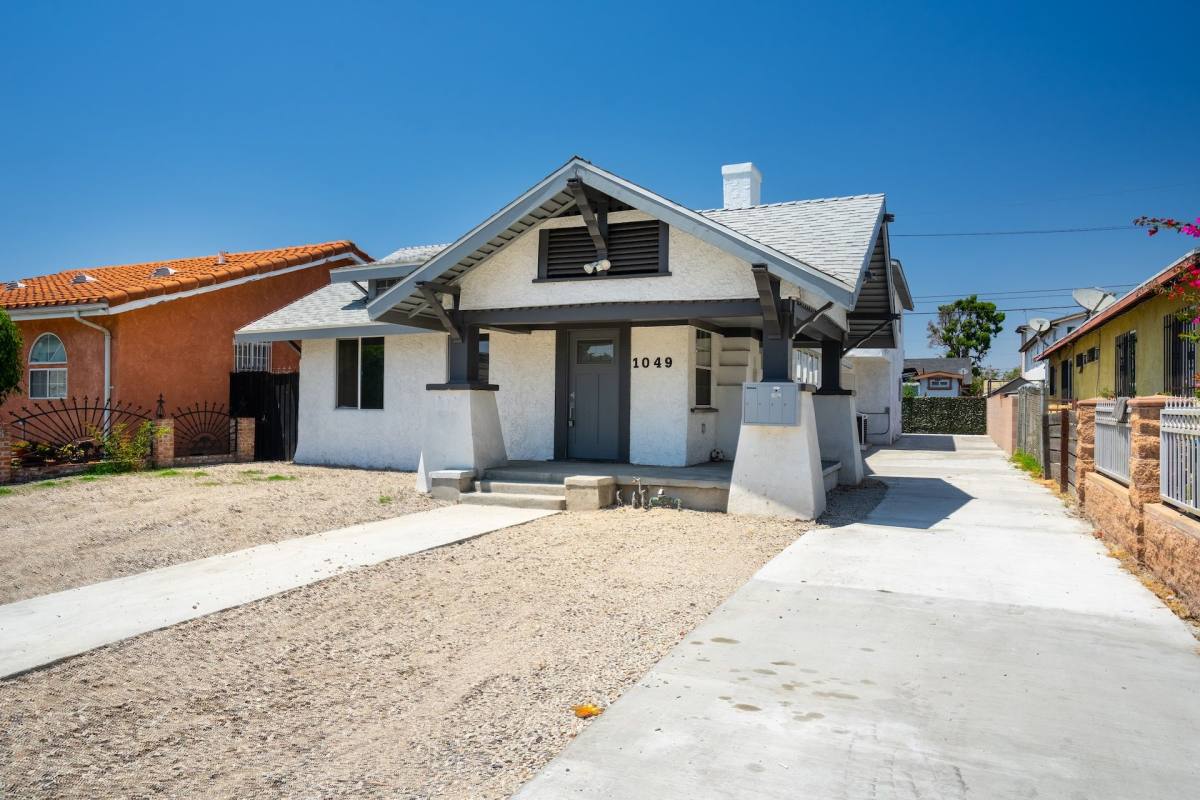 Apartment for rent at 1049 W 62nd St, Los Angeles, CA 90044