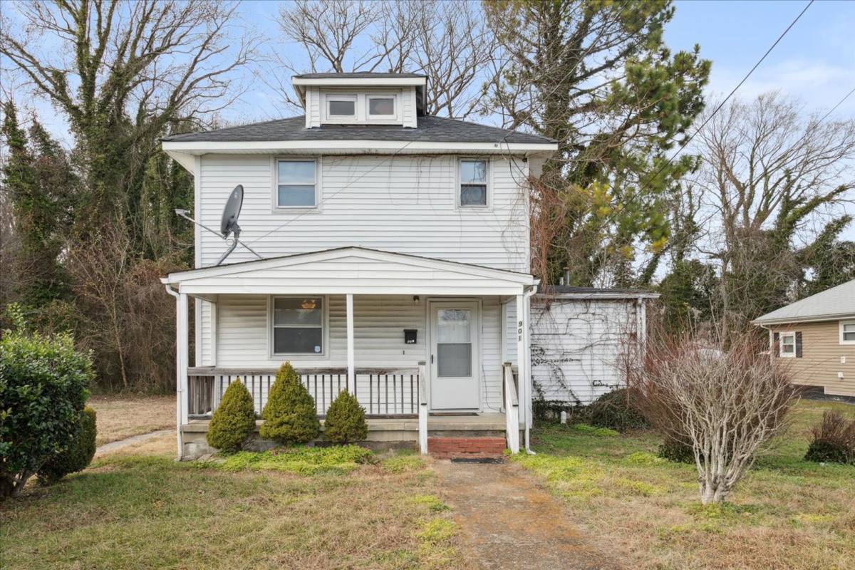House for rent at 901 Old Buckroe Rd, Hampton, VA 23663
