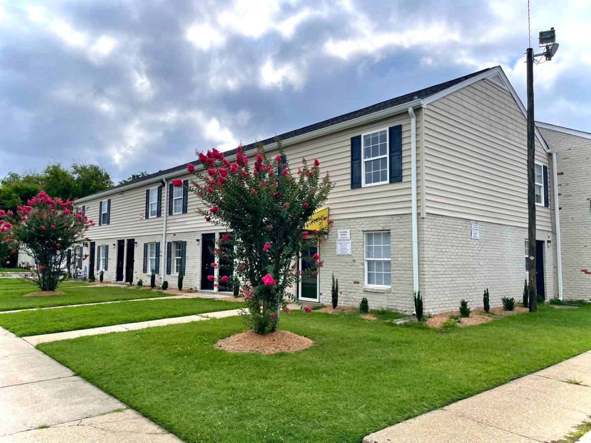 Townhouse for rent at 548 Madison St, Portsmouth, VA 23704