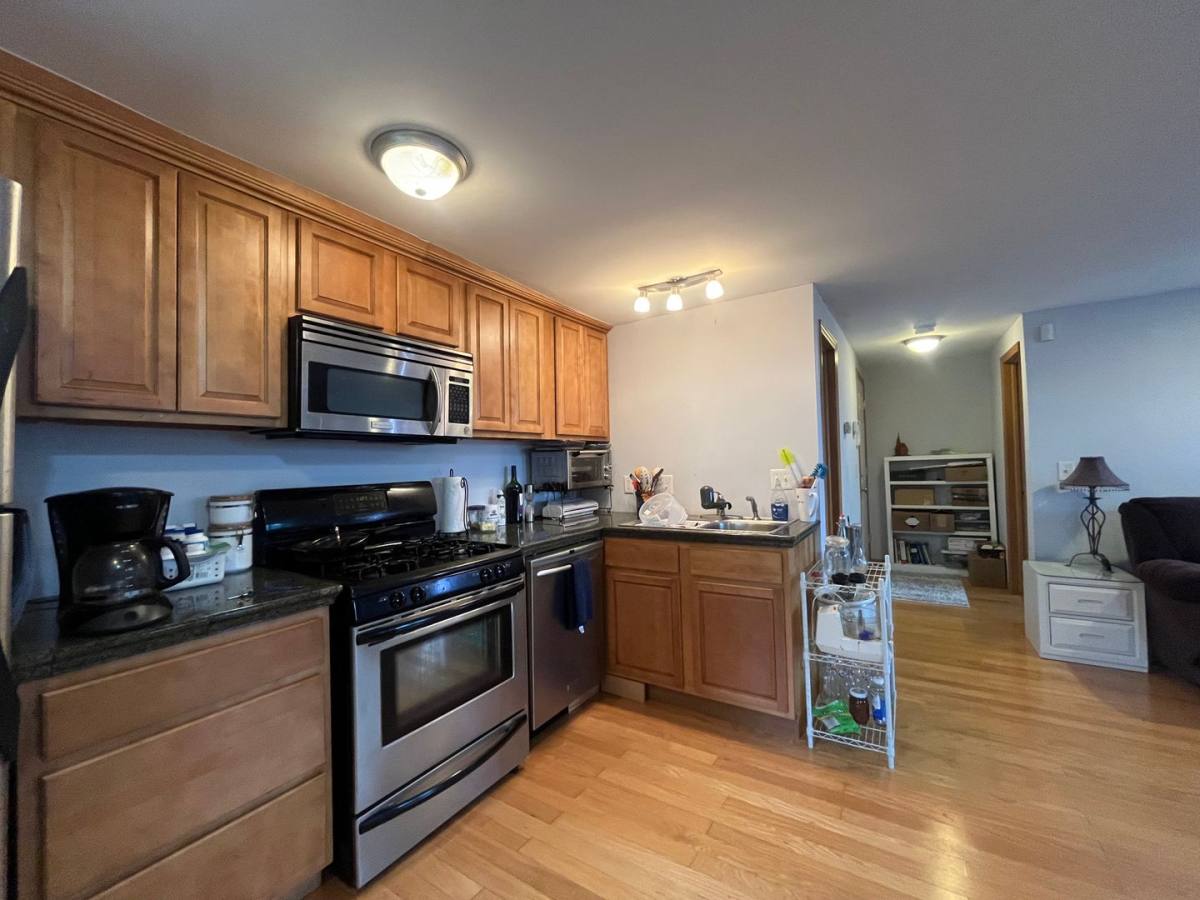 Apartment for rent at 1098 Lexington Parkway N, Saint Paul, MN 55103