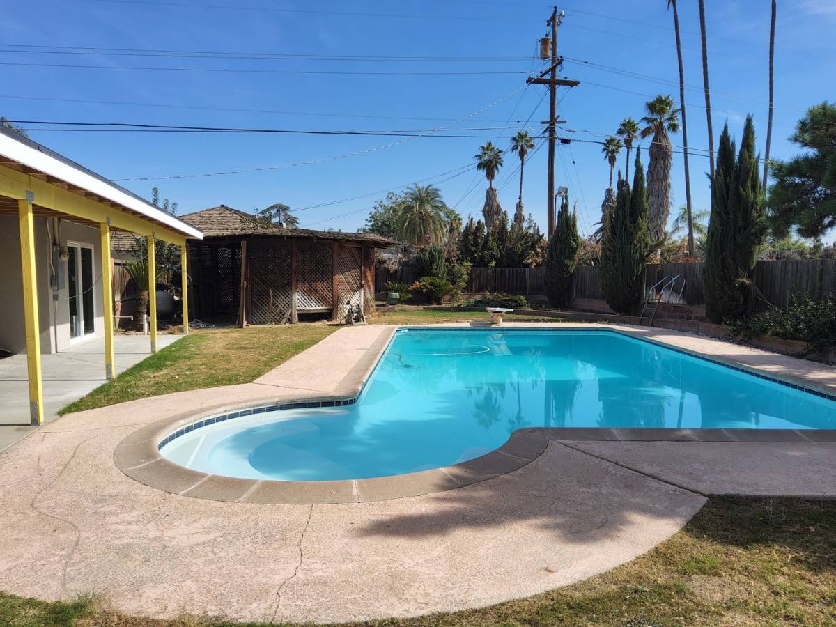 Apartment for rent at 2801 El Berrendo Ave, Bakersfield, CA 93304