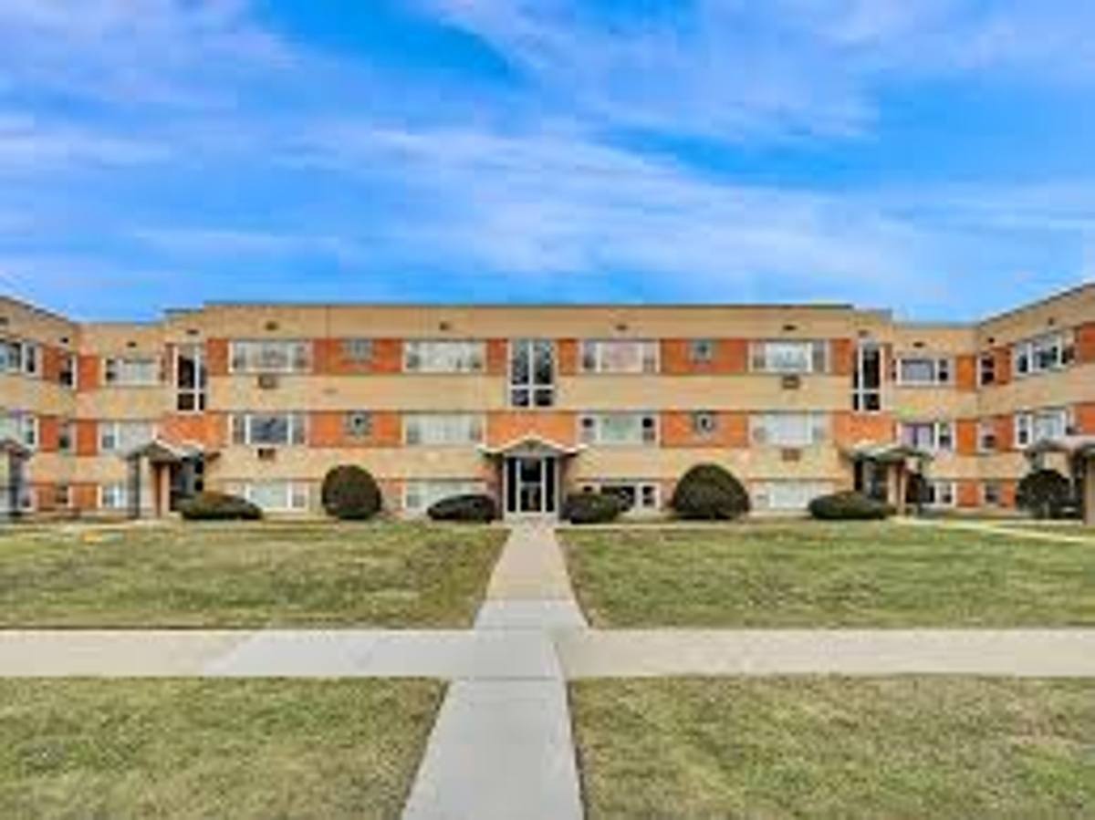Apartment for rent at 8757-8775 S Beverly St, Chicago, IL 60620