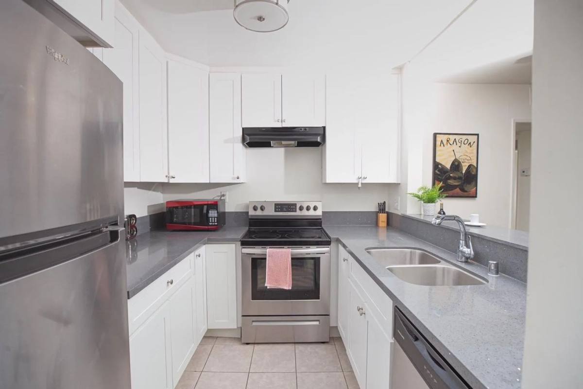 Apartment for rent at 12325 Chandler Blvd, Valley Village, CA 91607