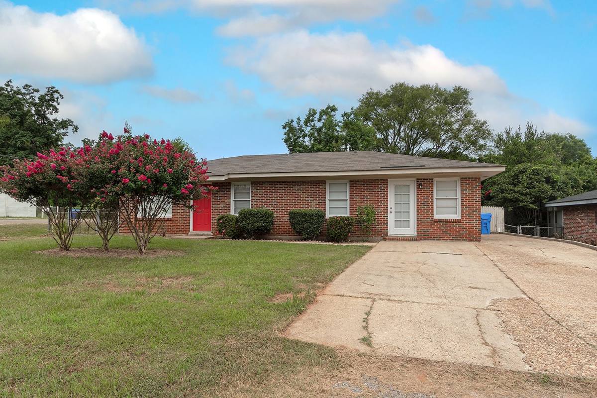 1001 Gipson St, Prattville, AL 36066