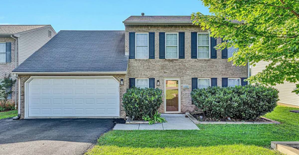 House for rent at 4855 Golfview Dr NE, Roanoke, VA 24019