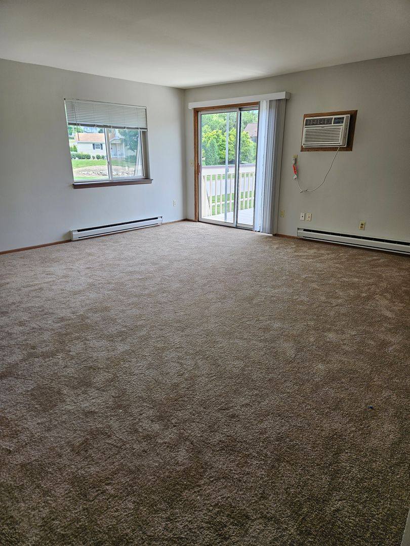 Apartment for rent at 1328 Meadowcreek Dr, Pewaukee, WI 53072