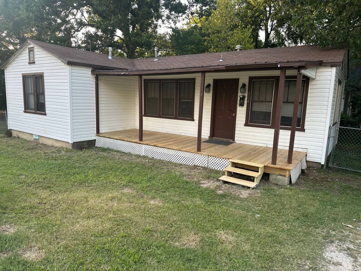 House for rent at 224 E Velma Ave, Springdale, AR 72764