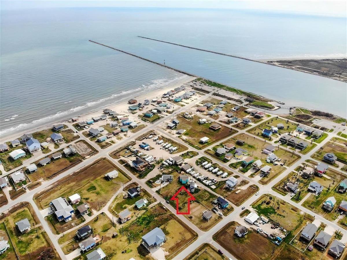 Apartment for rent at 323 Texas St, Freeport, TX 77541