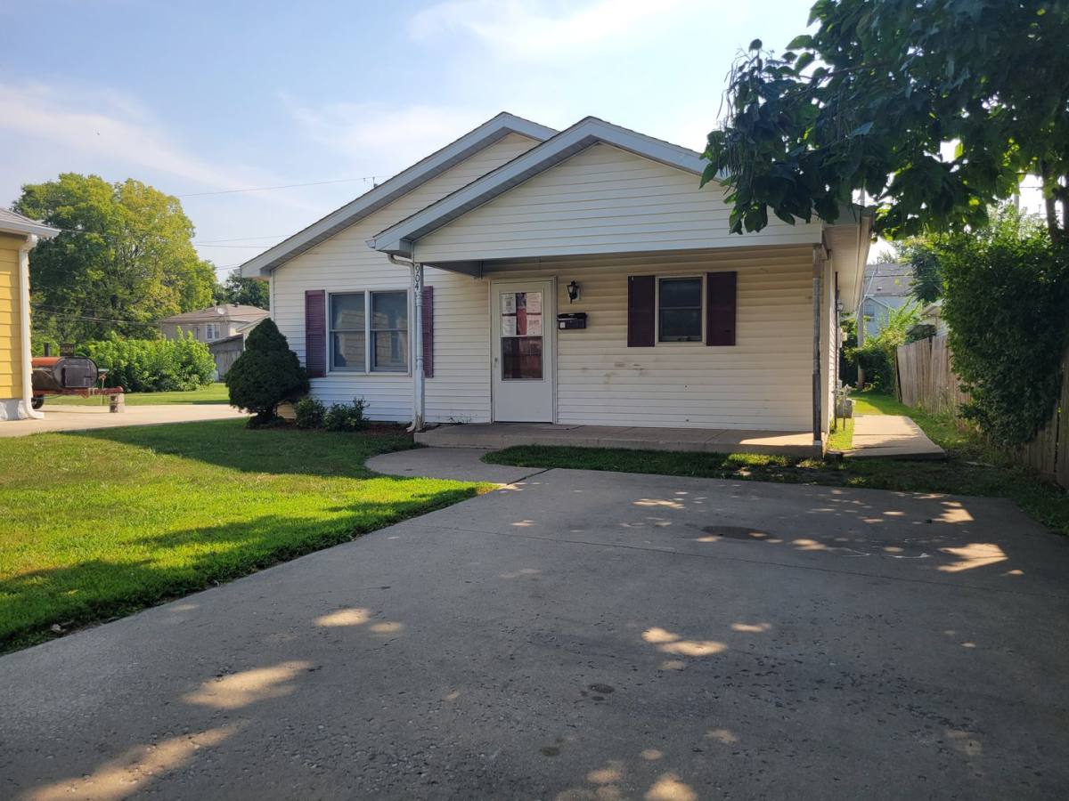 House for rent at 904 N 19th St, Springfield, IL 62702