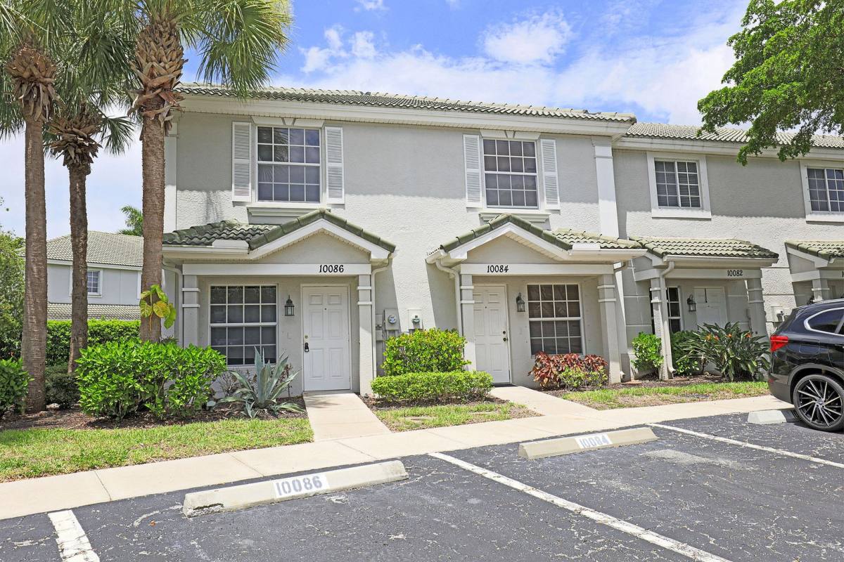Apartment for rent at 10086 Spyglass Hill Lane, Fort Myers, FL 33966