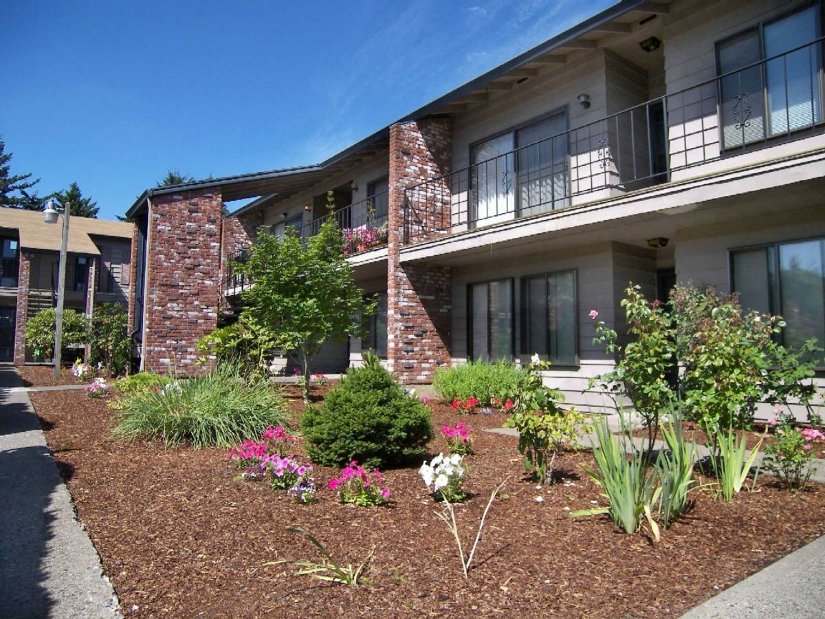 Apartment for rent at 7427-7495 SE Division, Portland, OR 97206