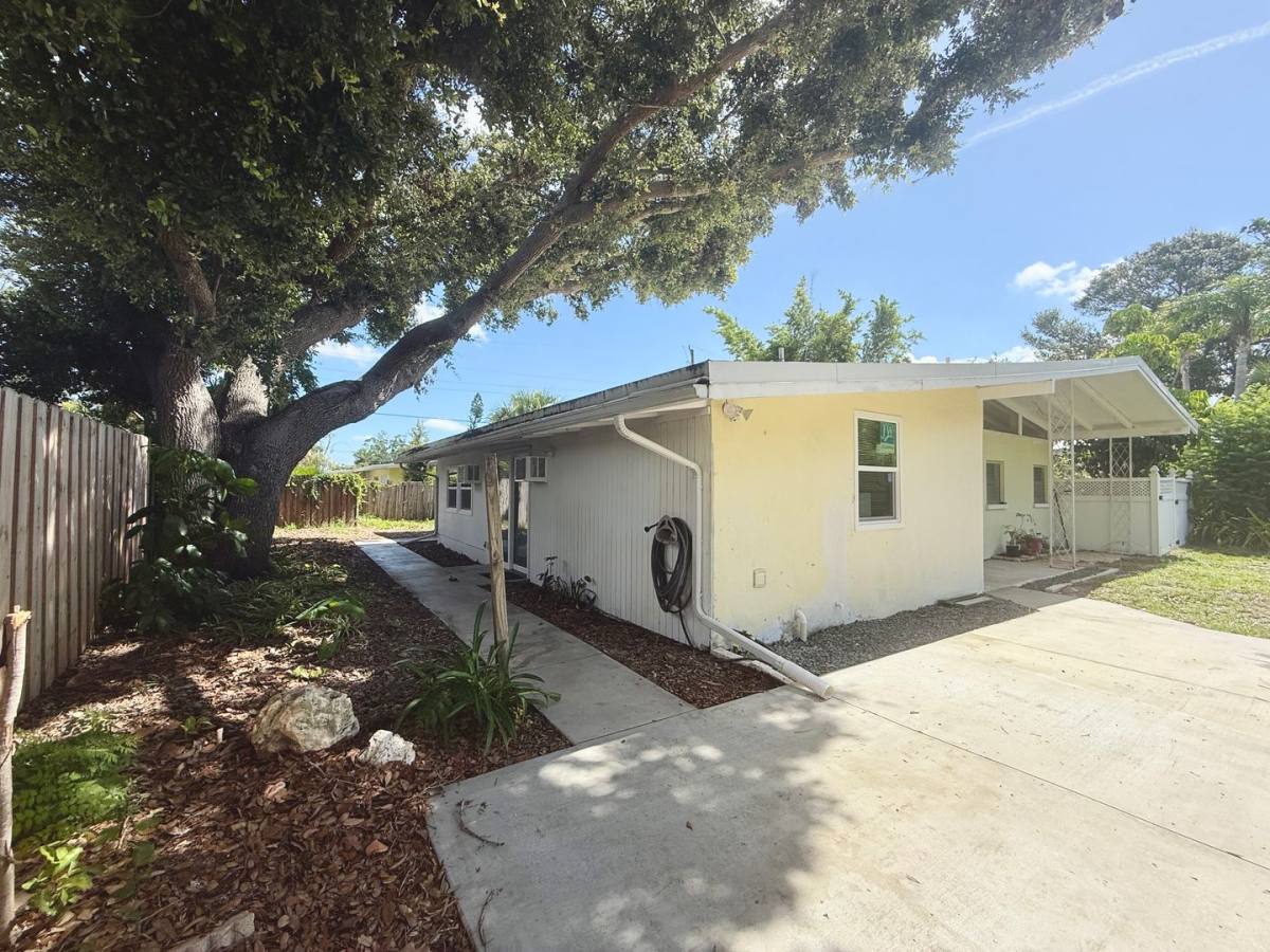 Apartment for rent at 2969 A Wood St, Sarasota, FL 34237