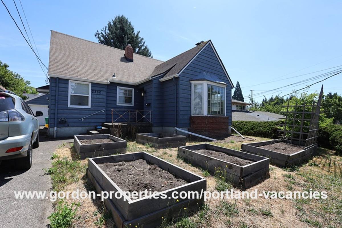 House for rent at 2360 SE 57th Ave, Portland, OR 97215