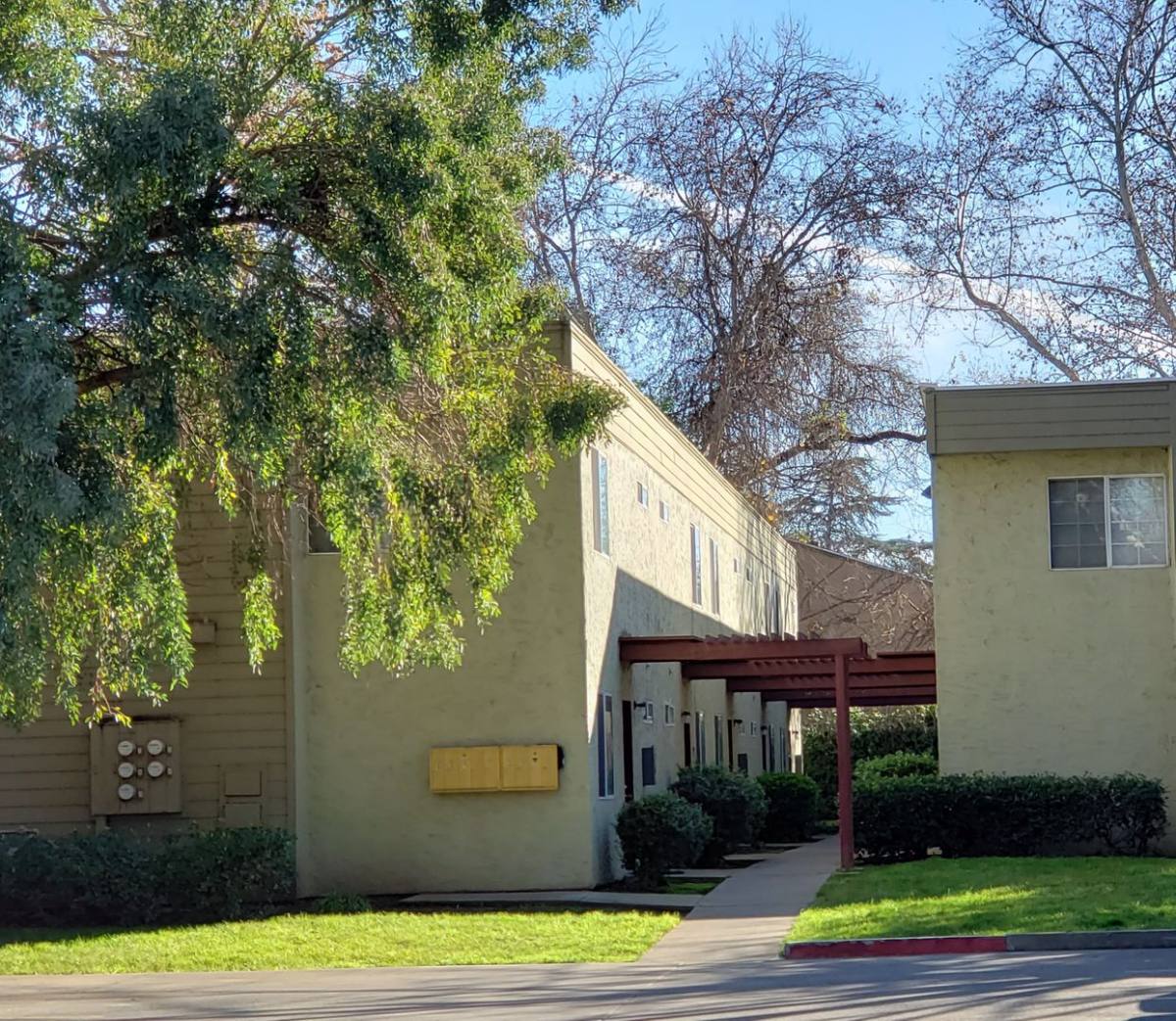 Townhouse for rent at 747 W 4th Ave, Chico, CA 95926
