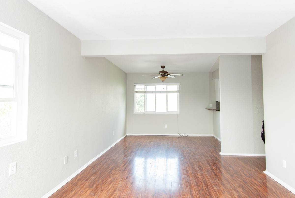 Apartment for rent at 1835 Carmona Ave, Los Angeles, CA 90019