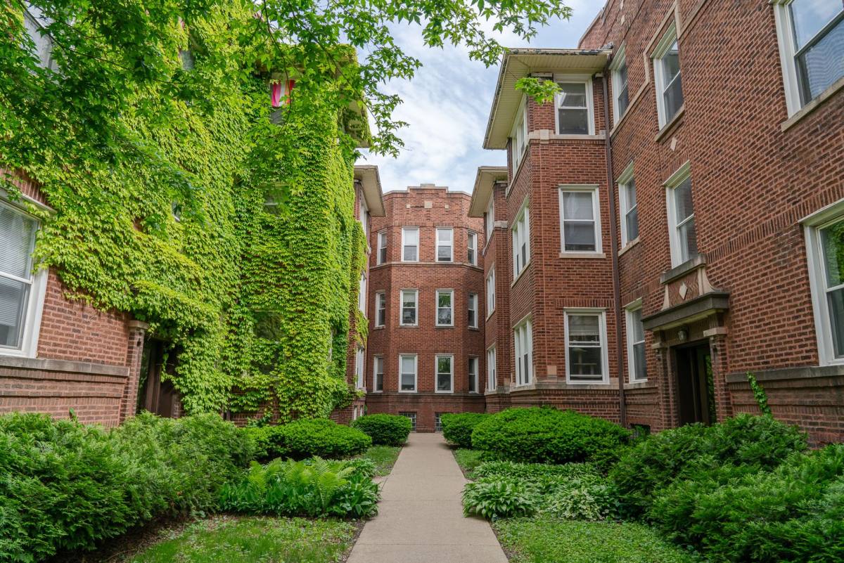 Apartment for rent at 1448-1454 W Argyle St, Chicago, IL 60640