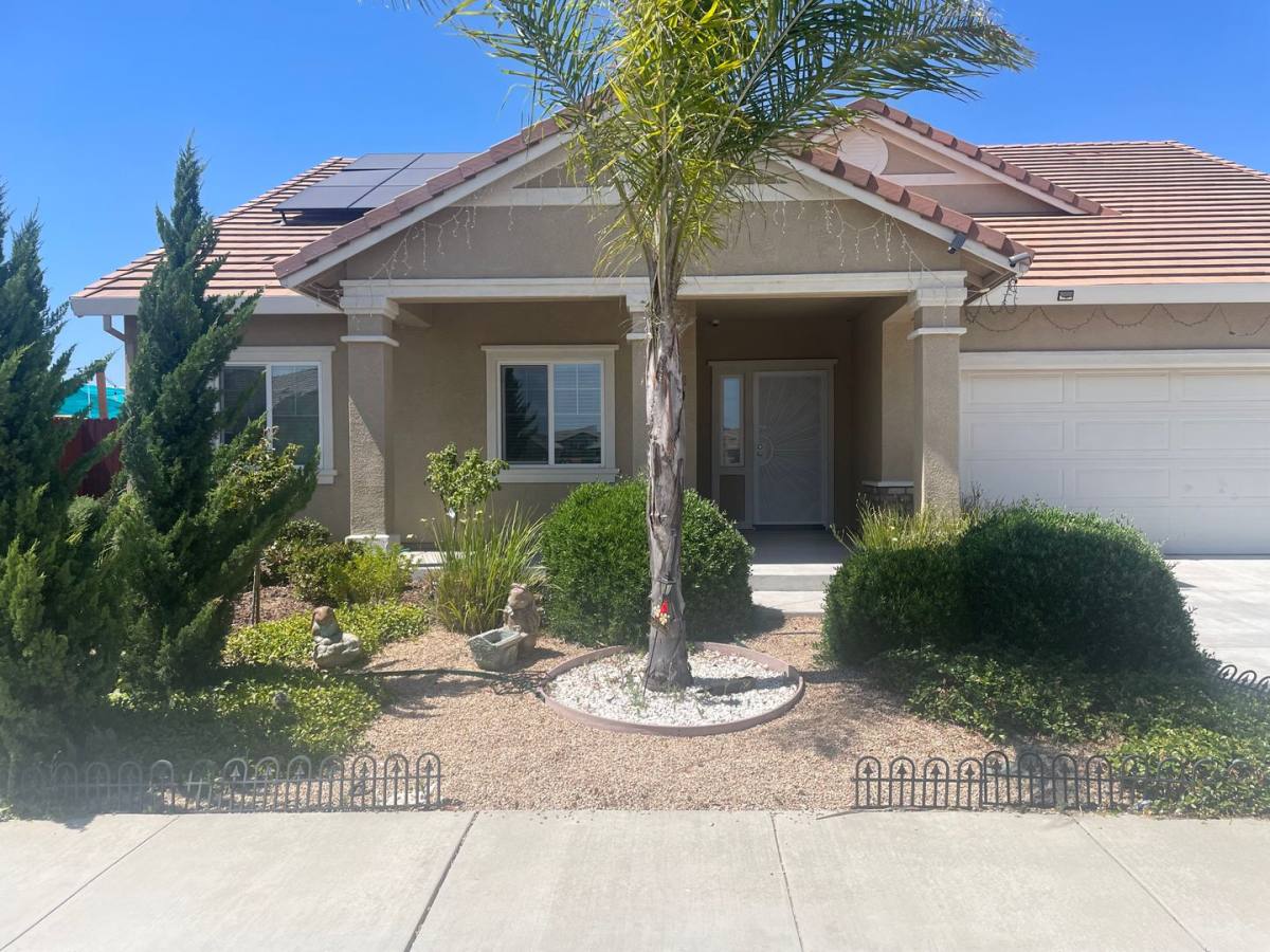 House for rent at 519 Camelot Dr, Manteca, CA 95337