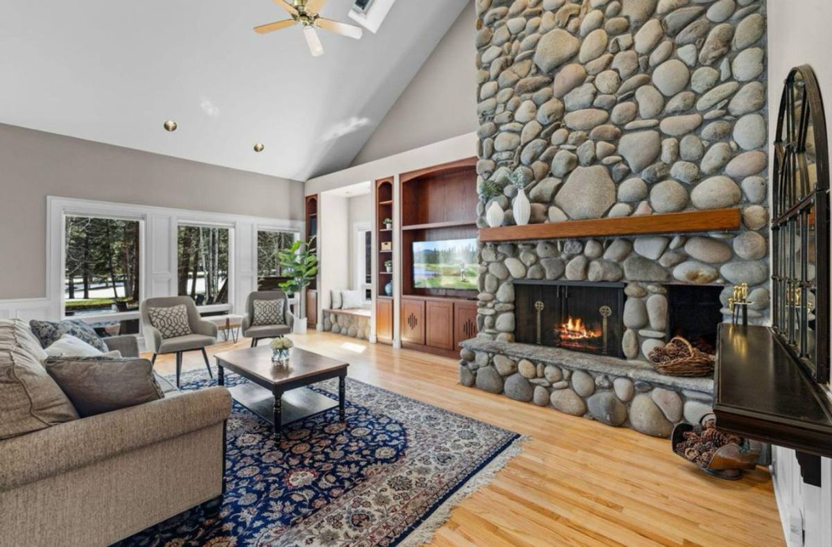 House for rent at 60726 Golf Village Loop, Bend, OR 97702