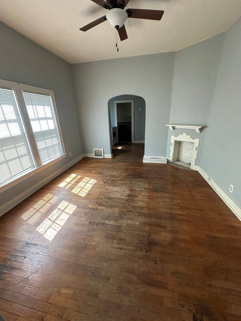 Apartment for rent at 705-707 W Ash, Salina, KS 67401
