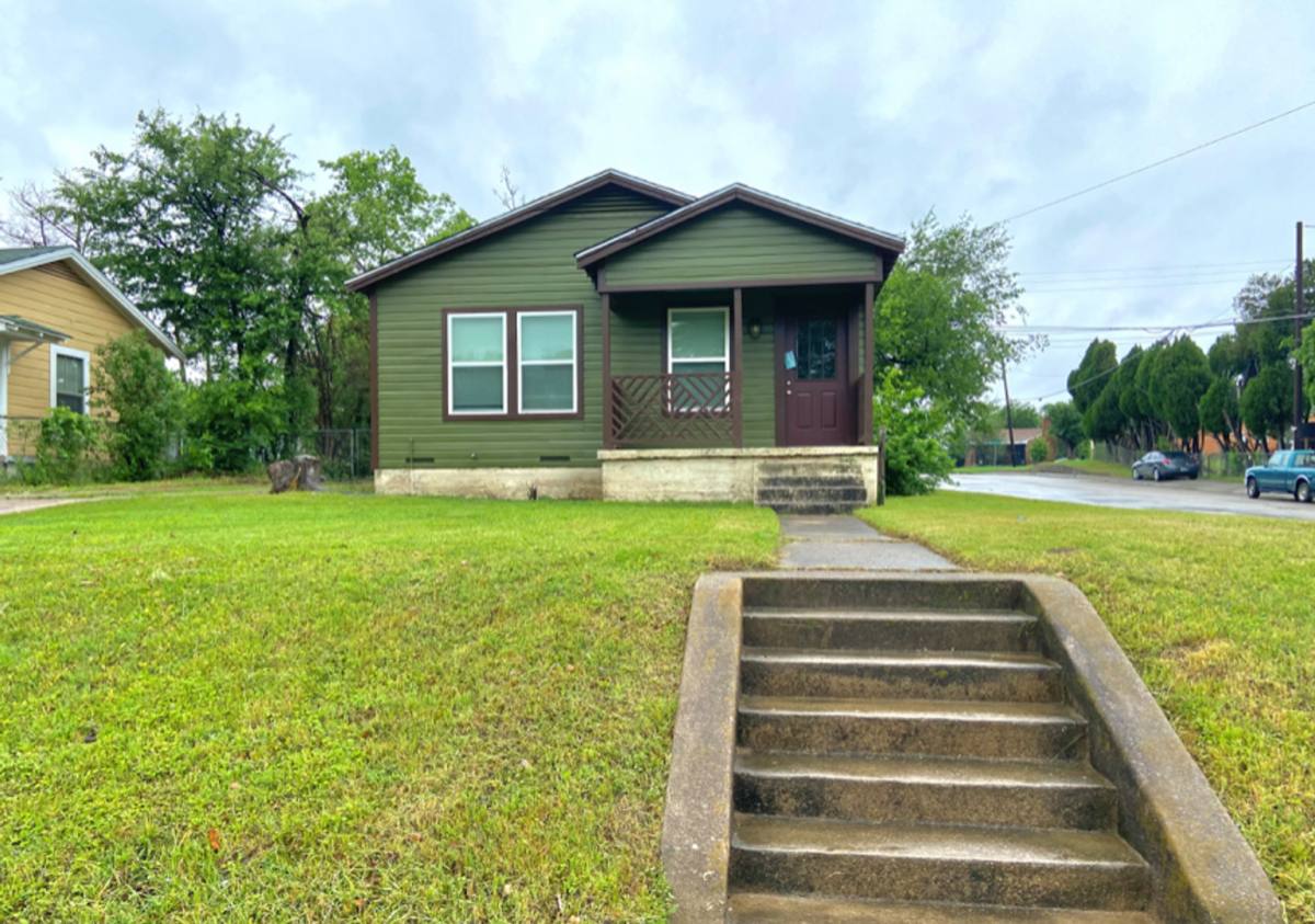 House for rent at 2002 Dudley Ave, Dallas, TX 75203