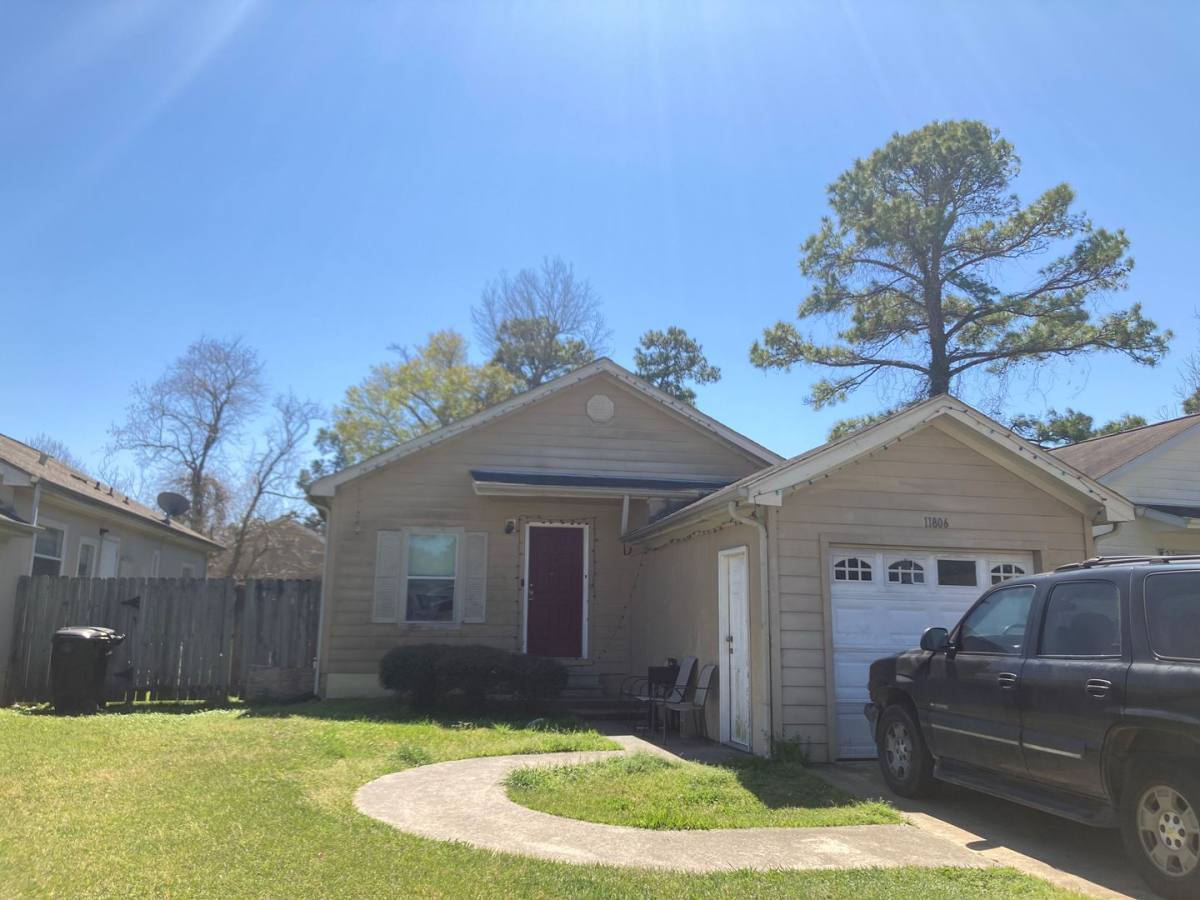 House for rent at 11806 Greenglen Dr, Houston, TX 77044