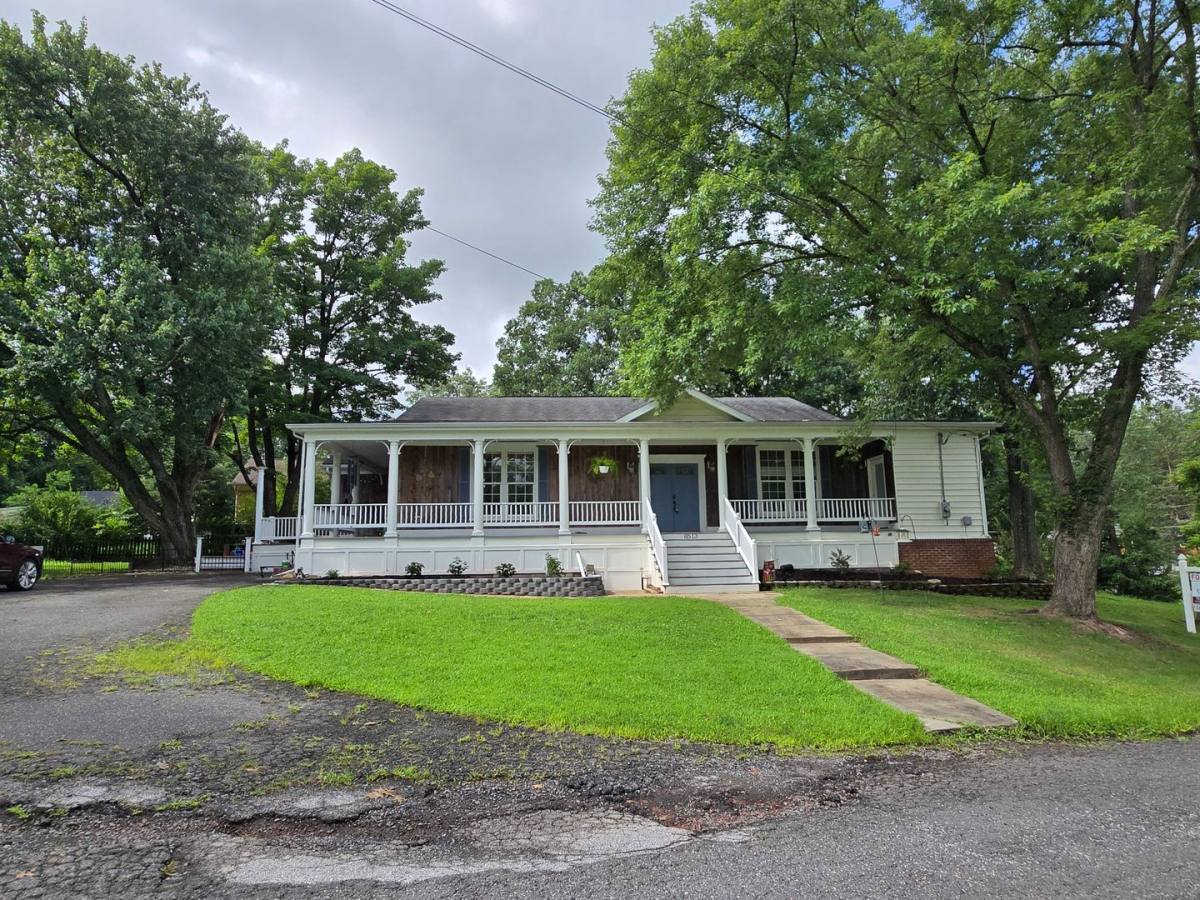 House for rent at 8513 Thomas Dr, Manassas, VA 20110