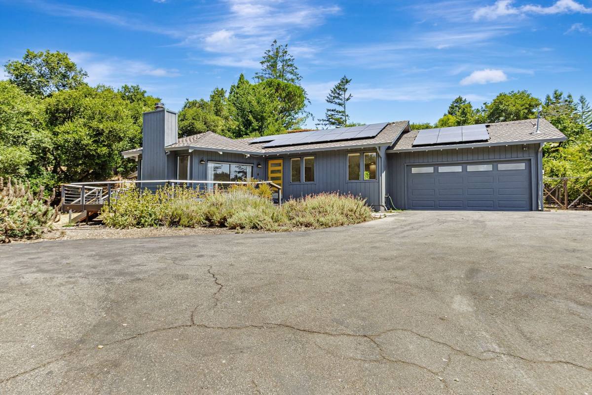 House for rent at 23433 Sunset Dr, Los Gatos, CA 95033
