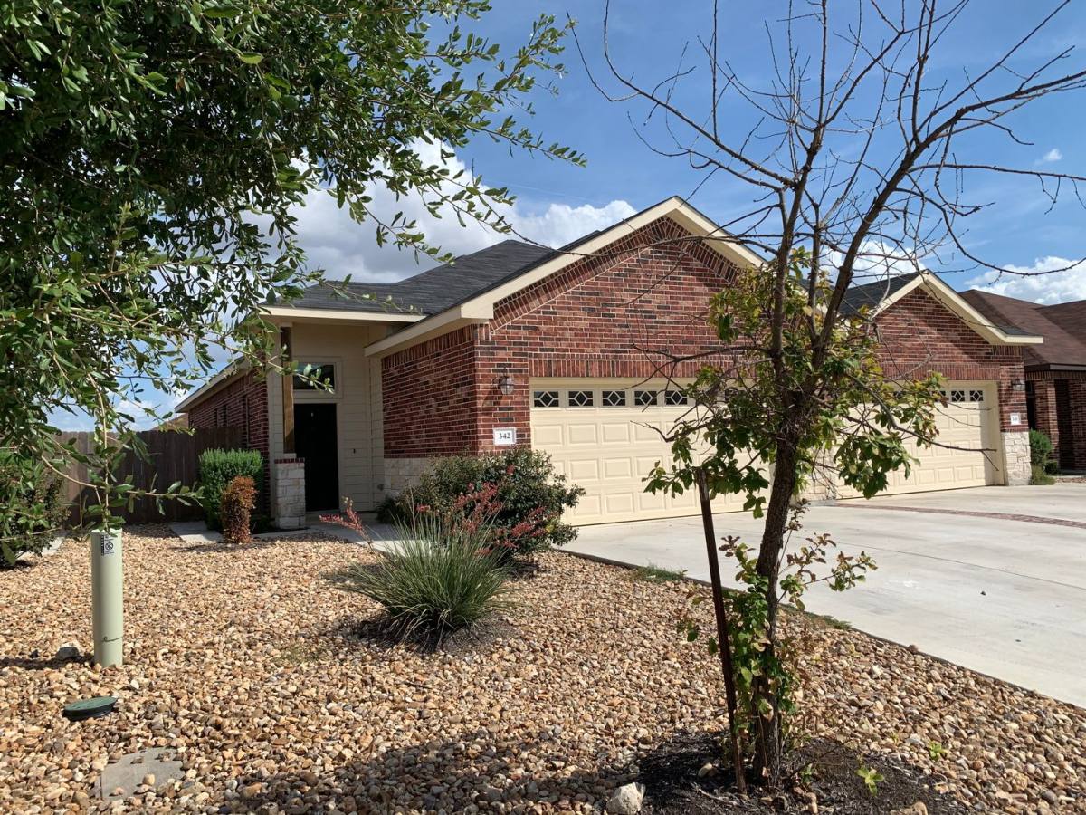 House for rent at 342 Creekside Curve, New Braunfels, TX 78130