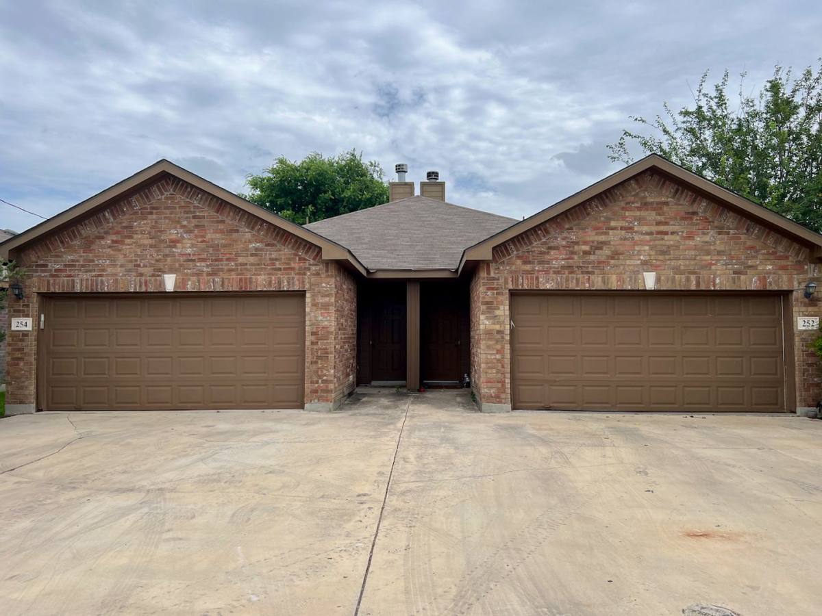 Townhouse for rent at 254 Rosalie Dr, New Braunfels, TX 78130