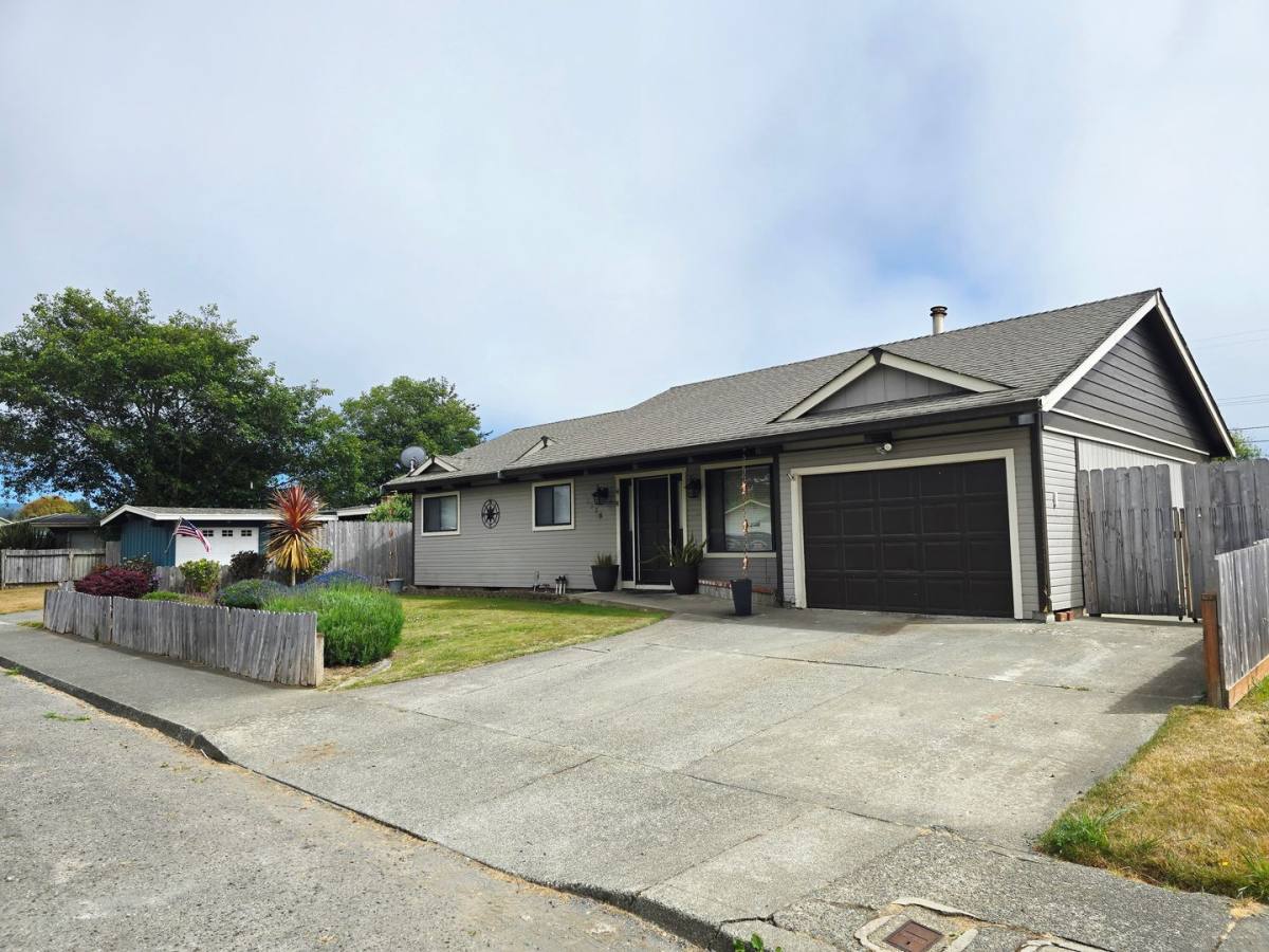 House for rent at 1238 Fernwood Dr, McKinleyville, CA 95519